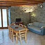 Dreistoeckiges In Einem Historischen Gebaeude By Interhome Apartment Riva di Solto