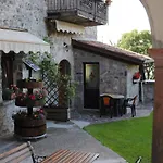 Dreistoeckiges In Einem Historischen Gebaeude By Interhome Apartment *