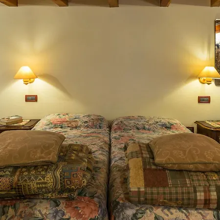 Dreistoeckiges In Einem Historischen Gebaeude By Interhome Riva di Solto
