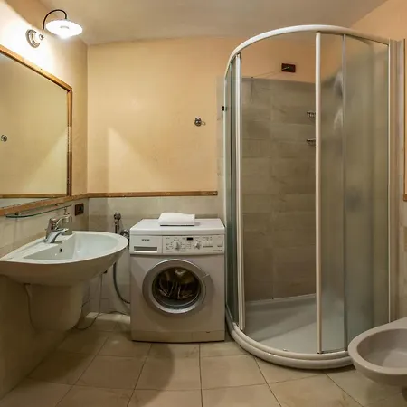Dreistoeckiges In Einem Historischen Gebaeude By Interhome * Riva di Solto