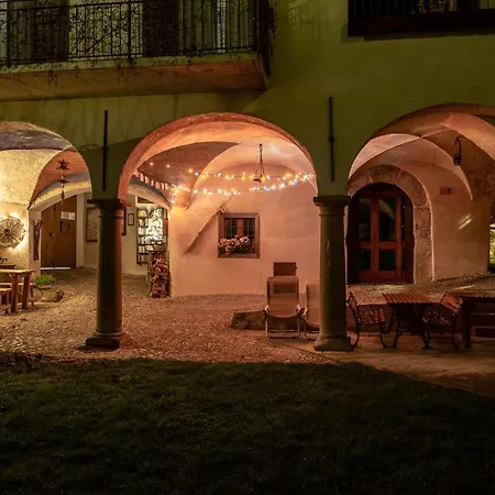 Apartment Dreistoeckiges In Einem Historischen Gebaeude By Interhome