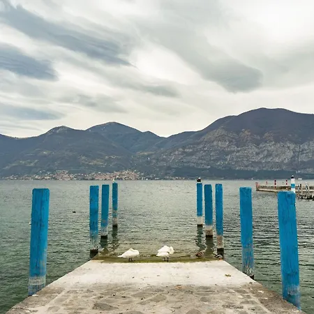 Dreistoeckiges In Einem Historischen Gebaeude By Interhome Riva di Solto