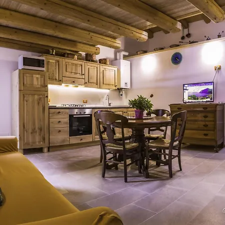 Apartment Dreistoeckiges In Einem Historischen Gebaeude By Interhome Riva di Solto