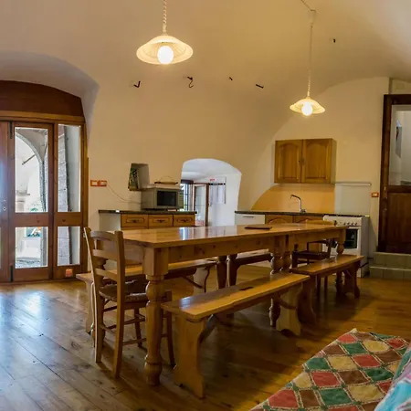 Apartment Dreistoeckiges In Einem Historischen Gebaeude By Interhome