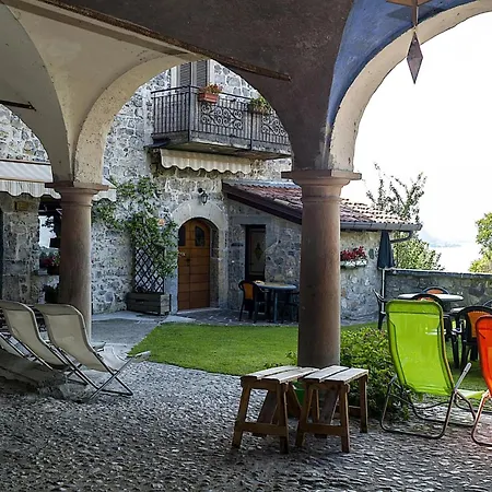 Apartment Dreistoeckiges In Einem Historischen Gebaeude By Interhome Riva di Solto