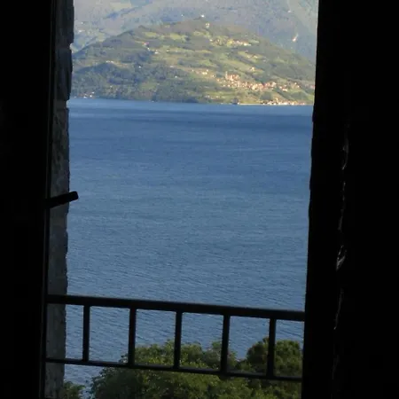 Dreistoeckiges In Einem Historischen Gebaeude By Interhome Apartment Riva di Solto