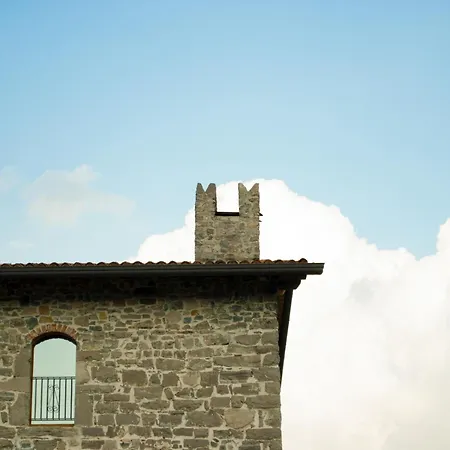 Apartment Dreistoeckiges In Einem Historischen Gebaeude By Interhome Riva di Solto