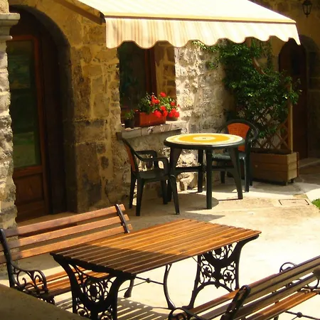 Dreistoeckiges In Einem Historischen Gebaeude By Interhome Riva di Solto